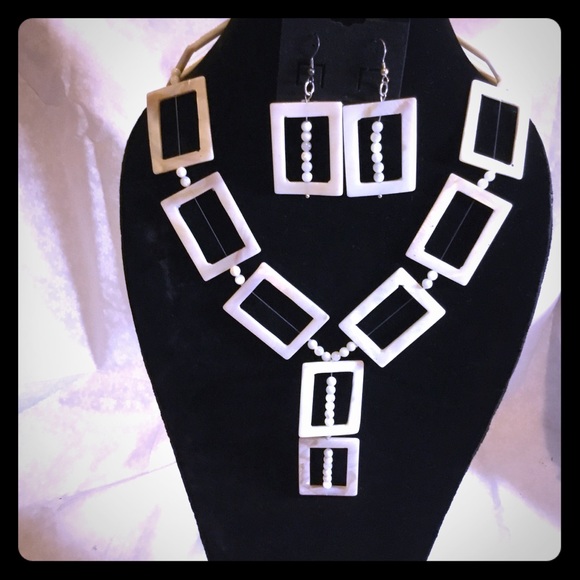 Natural Mother of Pearl  Necklace /Earrings - Picture 1 of 1